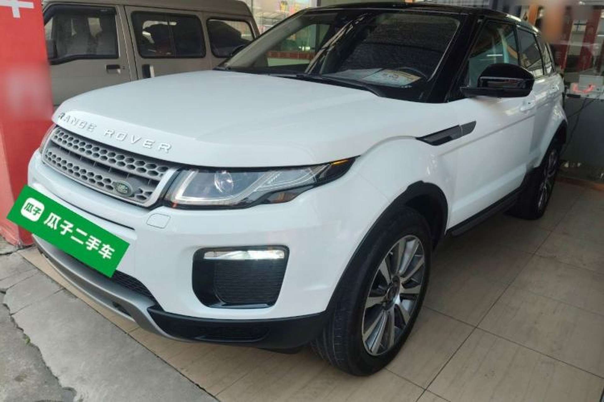 Used Land Rover Range Evoque 2018 240 PS SE Smart Brilliance Edition Front Left 45 Deg