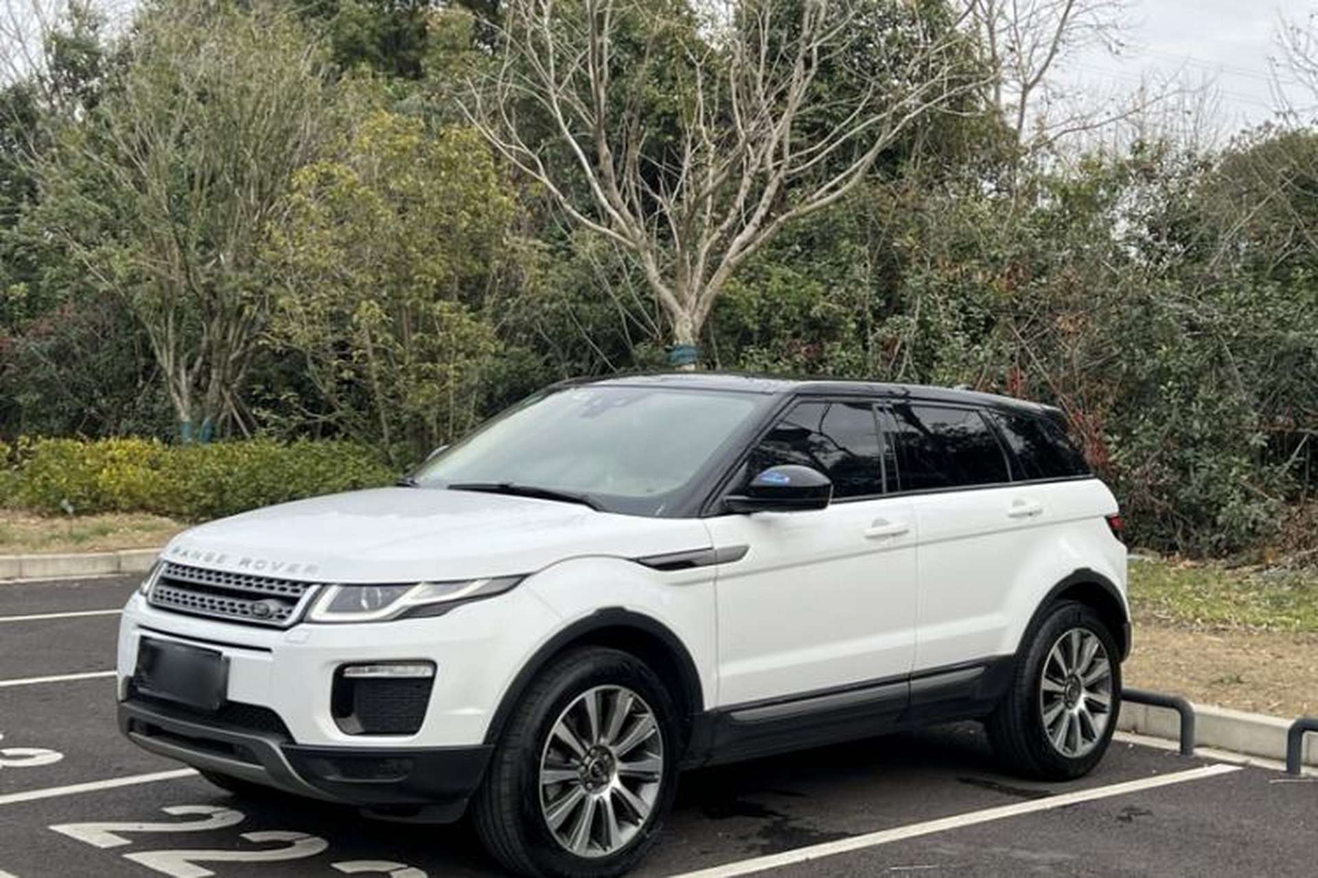 Used Land Rover Range Evoque 2018 240 PS SE Smart Brilliance Edition Front Left 45 Deg