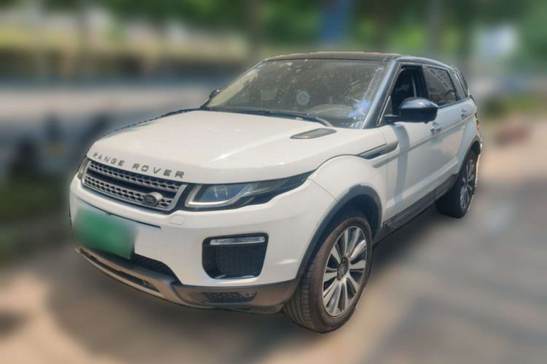Used Land Rover Range Evoque 2018 240 PS SE Smart Brilliance Edition Front Left 45 Deg