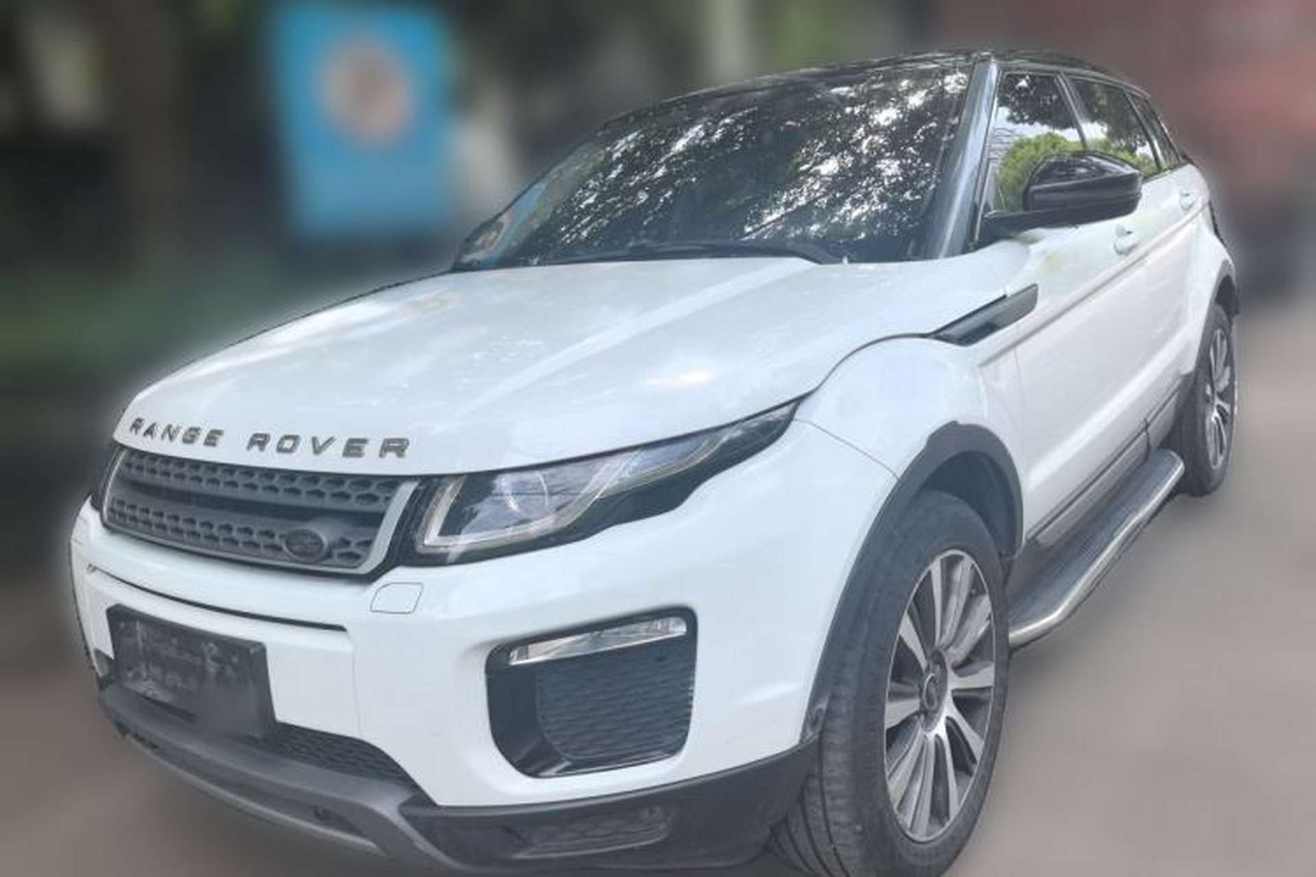 Used Land Rover Range Evoque 2018 240 PS SE Smart Brilliance Edition Front Left 45 Deg