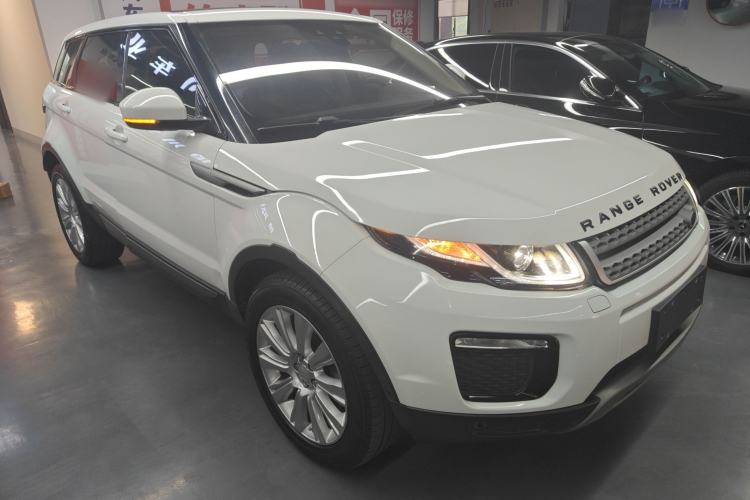 Used Land Rover Range Evoque 2018 240 PS SE Smart Brilliance Edition Front Right 45 Deg