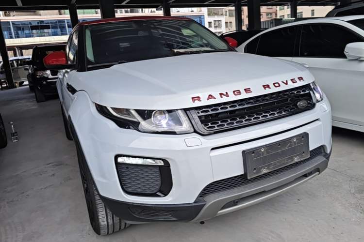 Used Land Rover Range Evoque 2018 240 PS SE Smart Brilliance Edition Front Right 45 Deg