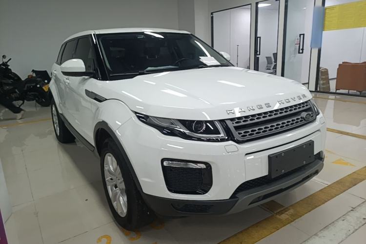 Used Land Rover Range Evoque 2018 200PS PURE New Fashion Edition Front Right 45 Deg