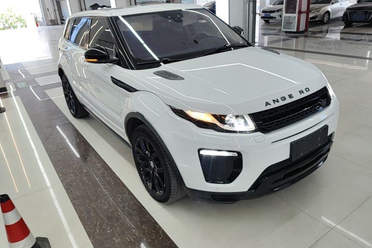 Used Land Rover Range Evoque 2018 240 PS SE DYNAMIC Smart Edition Front Right 45 Deg