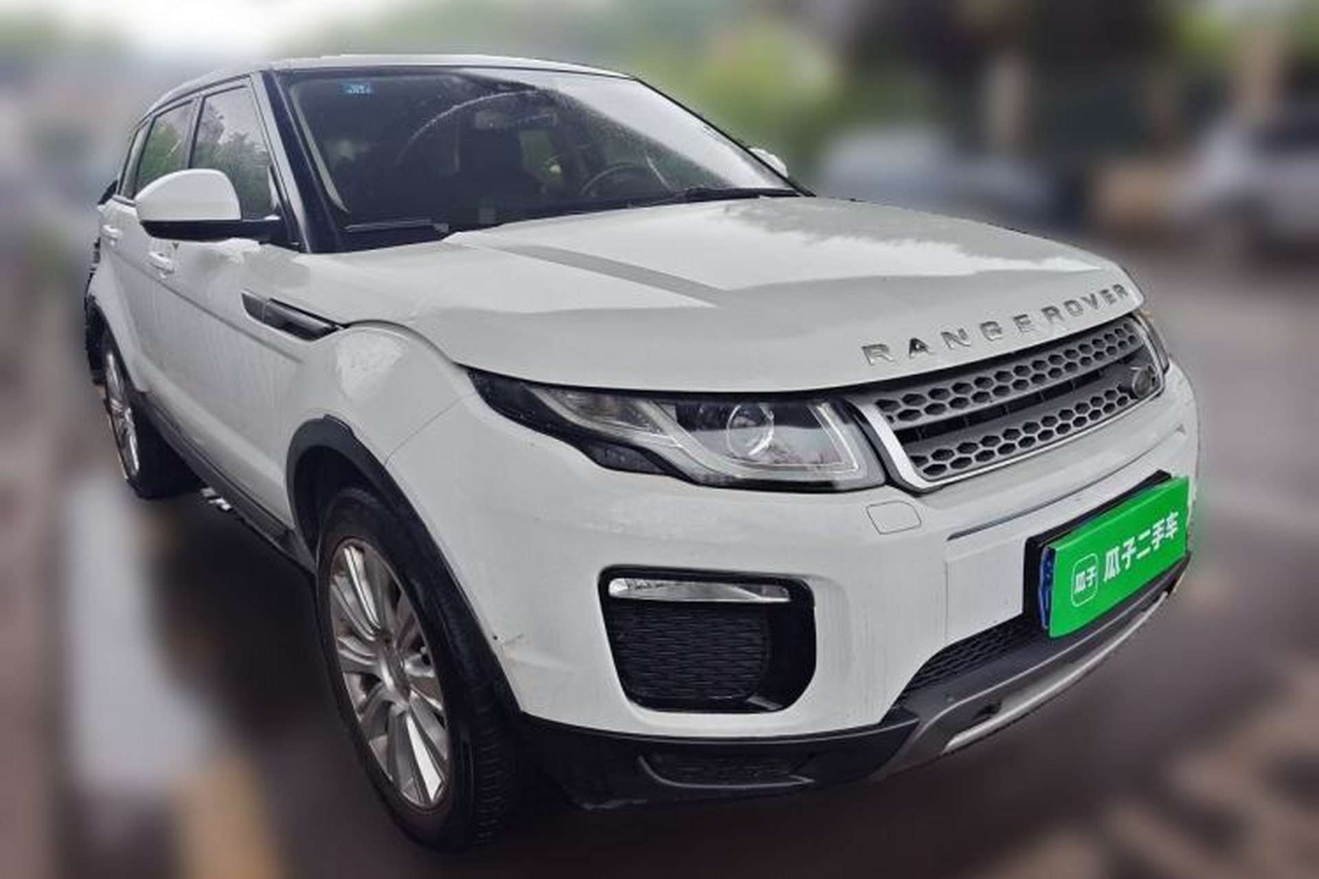 Used Land Rover Range Evoque 2018 240 PS SE Smart Brilliance Edition Front Right 45 Deg