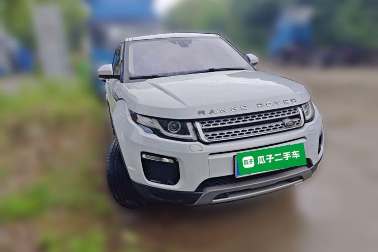 Used Land Rover Range Evoque 2018 240 PS SE Smart Brilliance Edition Front Right 45 Deg