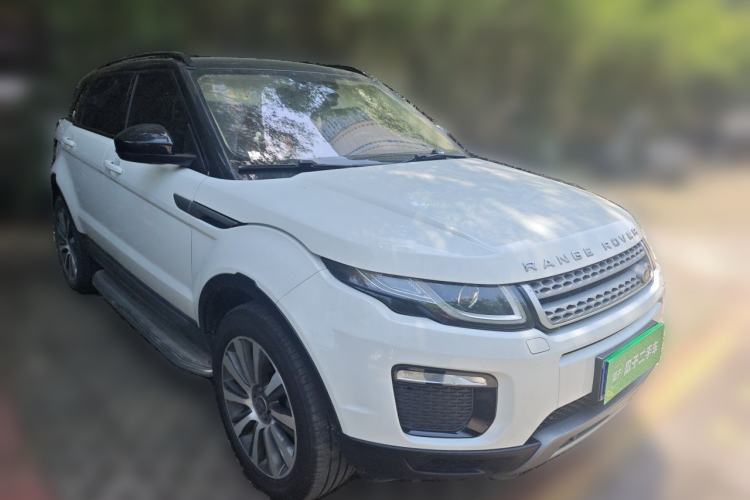 Used Land Rover Range Evoque 2018 240 PS SE Smart Brilliance Edition Front Right 45 Deg