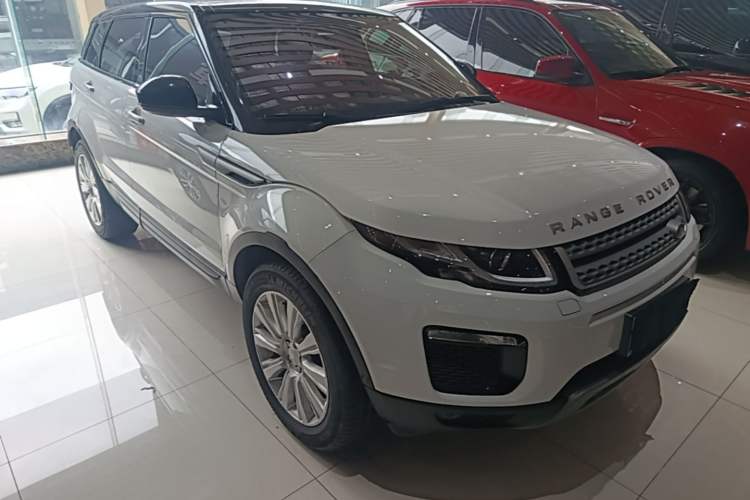 Used Land Rover Range Evoque 2018 240 PS SE Smart Brilliance Edition Front Right 45 Deg