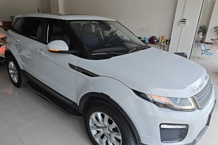 Used Land Rover Range Evoque 2018 240PS PURE Style Edition Front Right 45 Deg