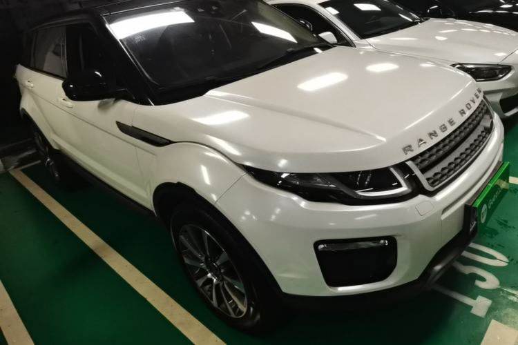 Used Land Rover Range Evoque 2018 240 PS SE Smart Brilliance Edition Front Right 45 Deg