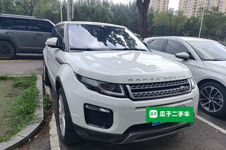 Used Land Rover Range Evoque 2018 240 PS SE Smart Brilliance Edition Front Right 45 Deg