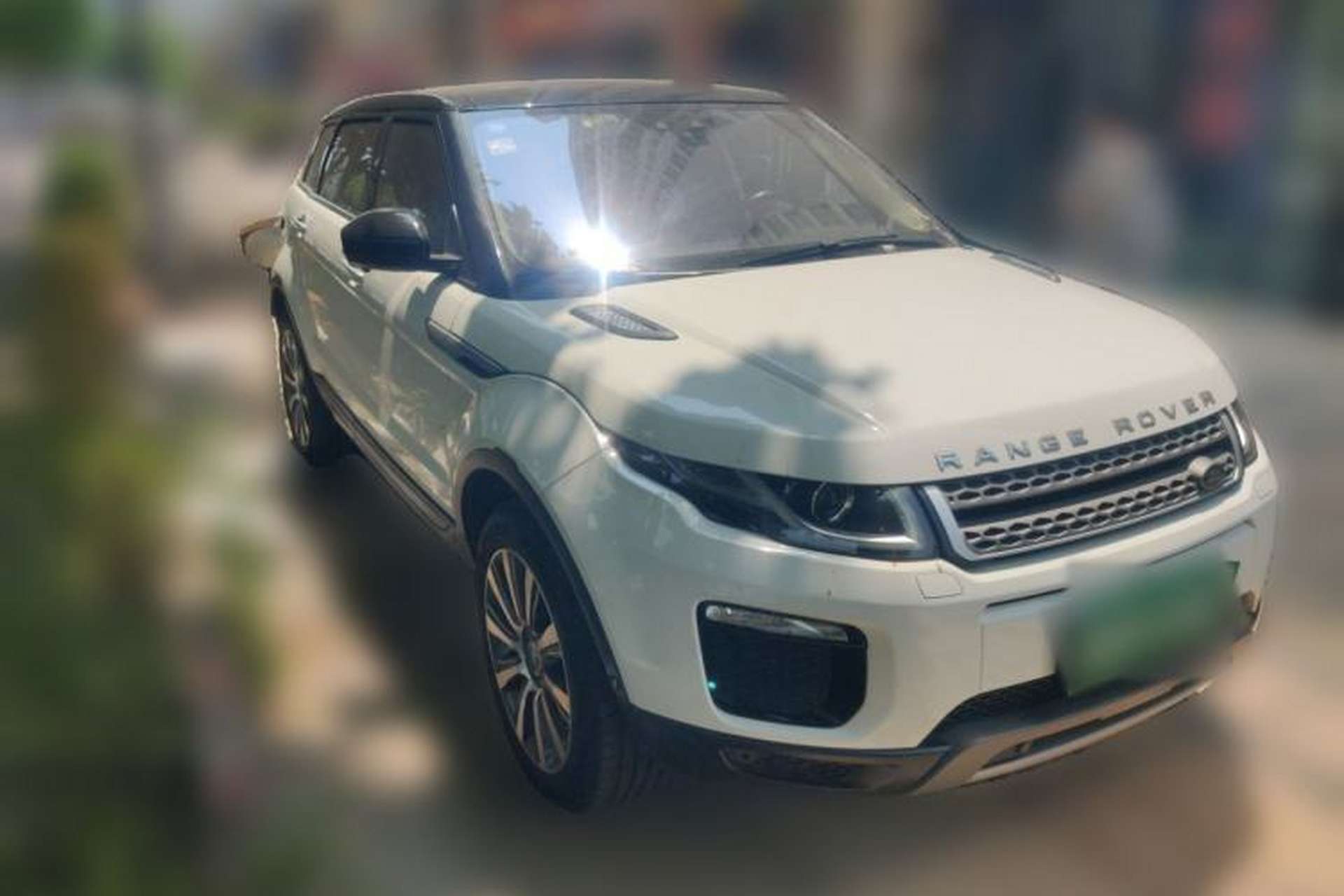 Used Land Rover Range Evoque 2018 240 PS SE Smart Brilliance Edition Front Right 45 Deg