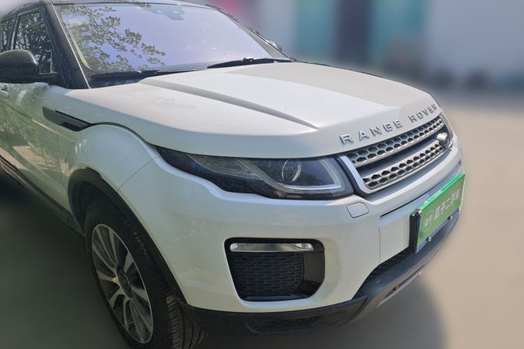 Used Land Rover Range Evoque 2018 240 PS SE Smart Brilliance Edition Front Right 45 Deg