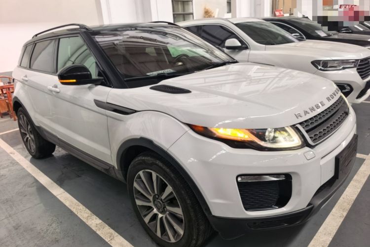 Used Land Rover Range Evoque 2018 240 PS SE Smart Brilliance Edition Front Right 45 Deg