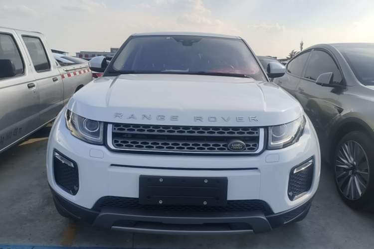 Used Land Rover Range Evoque 2018 240 PS SE Smart Brilliance Edition Front
