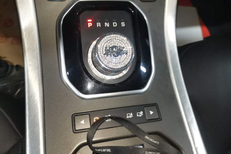 Used Land Rover Range Evoque 2018 240PS PURE Style Edition Gear Lever