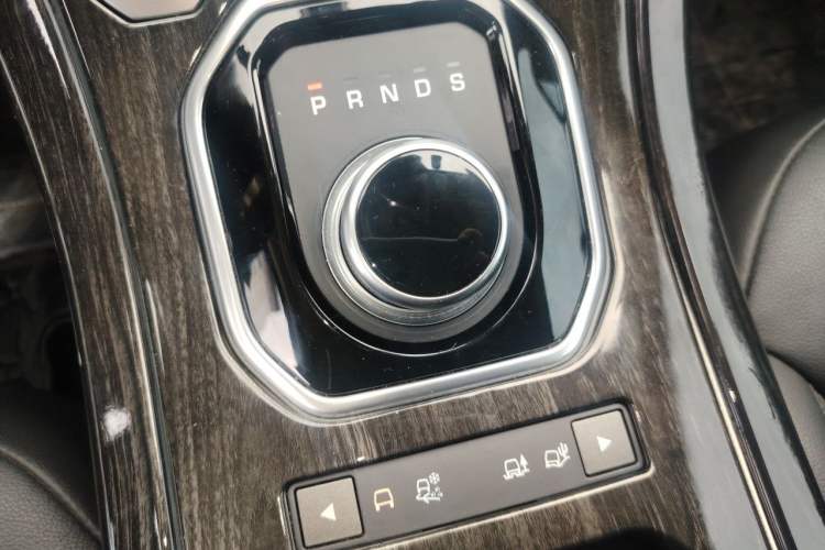 Used Land Rover Range Evoque 2018 240 PS SE Smart Brilliance Edition Gear Lever
