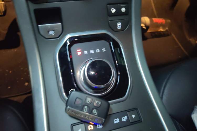 Used Land Rover Range Evoque 2018 240 PS SE Smart Brilliance Edition Gear Lever