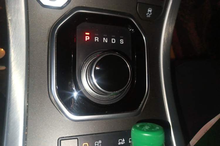 Used Land Rover Range Evoque 2018 240 PS SE Smart Brilliance Edition Gear Lever