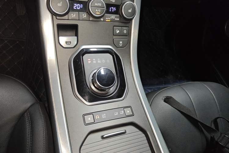 Used Land Rover Range Evoque 2018 240PS PURE Style Edition Gear Lever