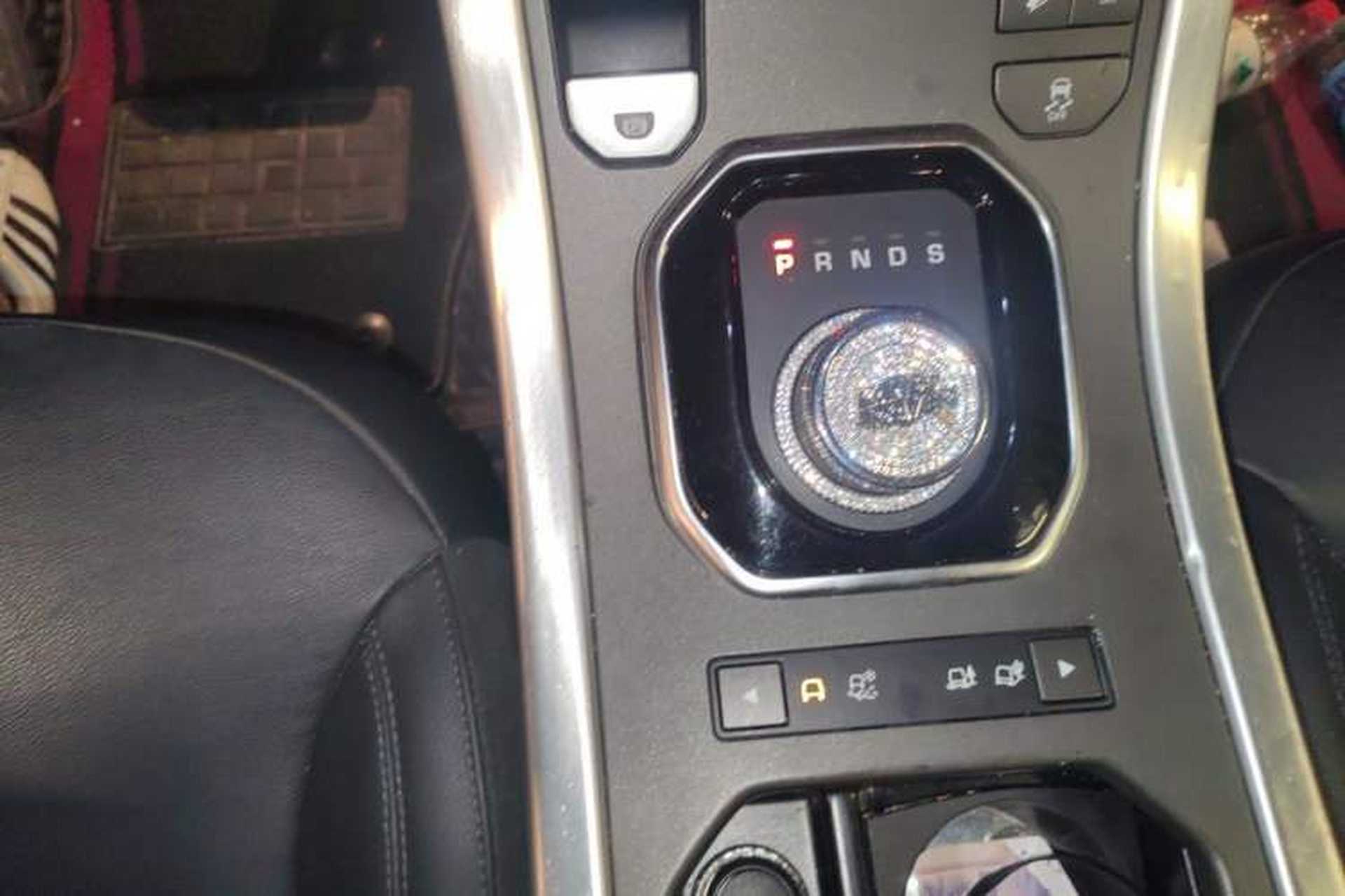 Used Land Rover Range Evoque 2018 240 PS SE Smart Brilliance Edition Gear Lever