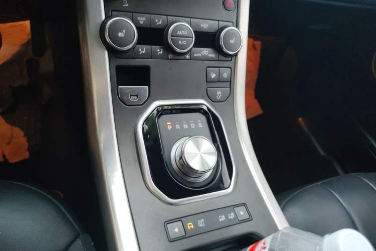 Used Land Rover Range Evoque 2018 240PS PURE Style Edition Gear Lever