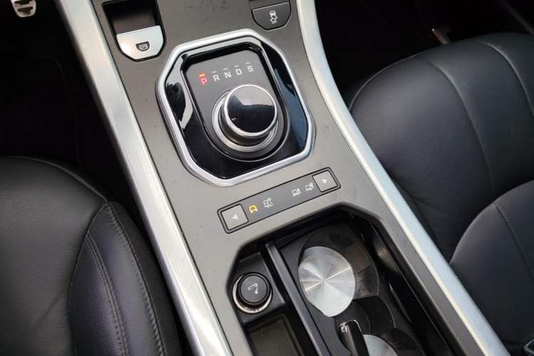 Used Land Rover Range Evoque 2018 240 PS SE Smart Brilliance Edition Gear Lever