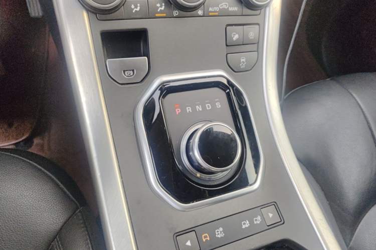 Used Land Rover Range Evoque 2018 240 PS SE Smart Brilliance Edition Gear Lever