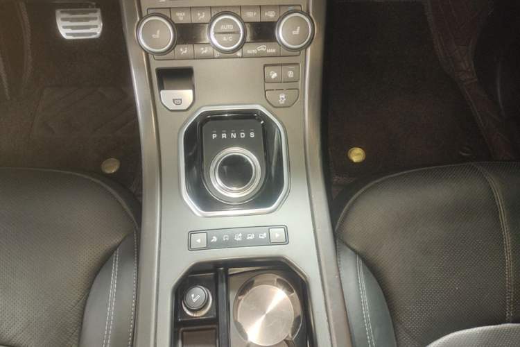 Used Land Rover Range Evoque 2018 240 PS HSE DYNAMIC All-Wheel Drive Edition Gear Lever