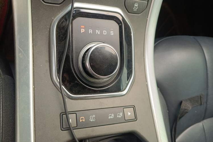 Used Land Rover Range Evoque 2018 240 PS SE Smart Brilliance Edition Gear Lever