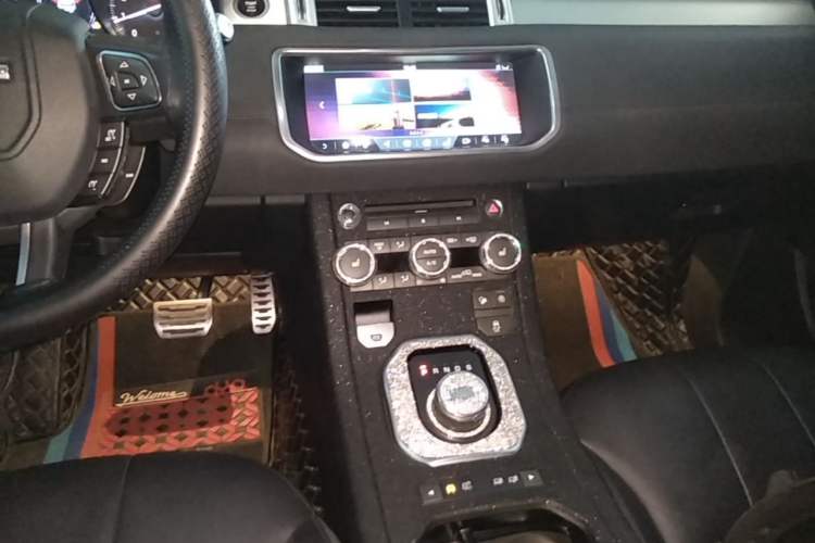 Used Land Rover Range Evoque 2018 240 PS SE Smart Brilliance Edition Gear Lever
