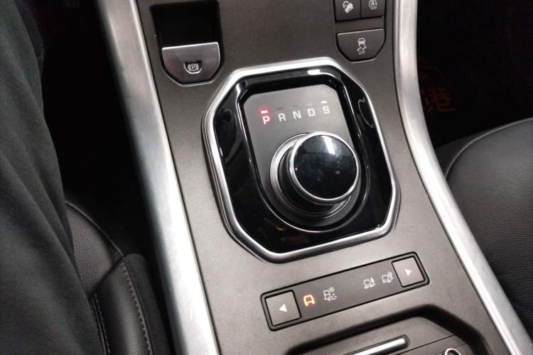 Used Land Rover Range Evoque 2018 240 PS SE Smart Brilliance Edition Gear Lever