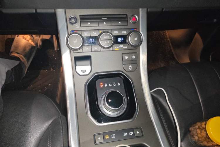 Used Land Rover Range Evoque 2018 240 PS SE Smart Brilliance Edition Gear Lever