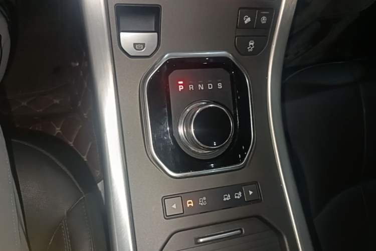 Used Land Rover Range Evoque 2018 240 PS SE Smart Brilliance Edition Gear Lever