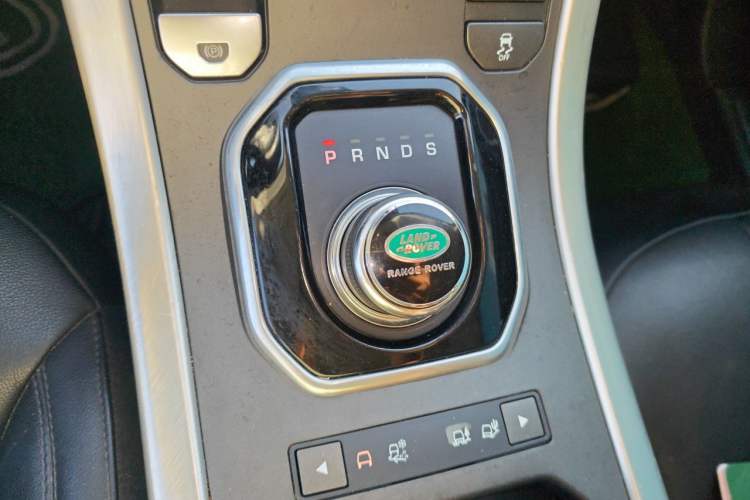 Used Land Rover Range Evoque 2018 240 PS SE Smart Brilliance Edition Gear Lever