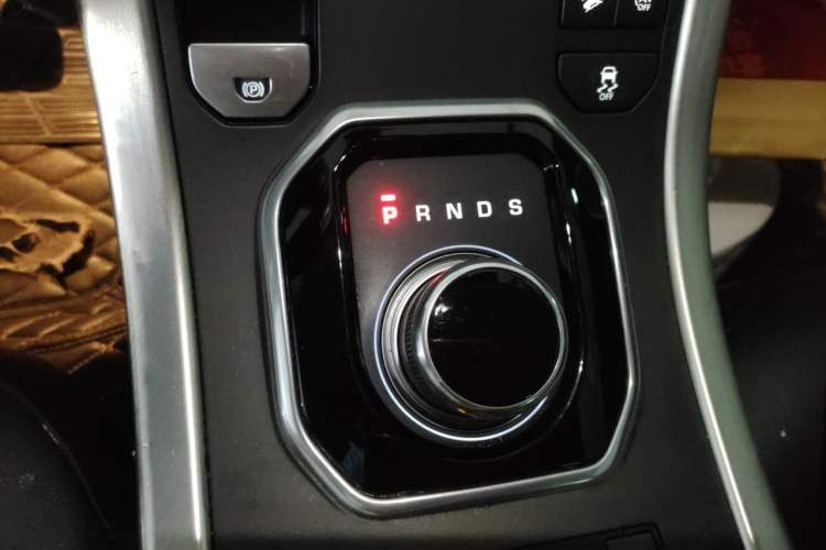 Used Land Rover Range Evoque 2018 240 PS SE Smart Brilliance Edition Gear Lever