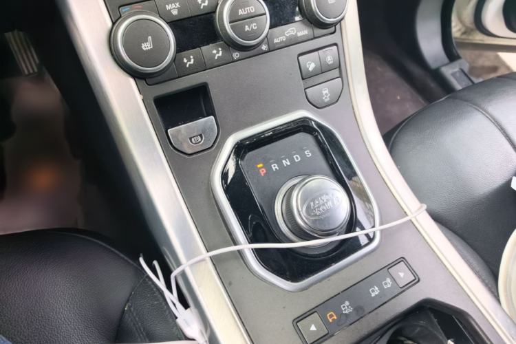 Used Land Rover Range Evoque 2018 240PS PURE Style Edition Gear Lever