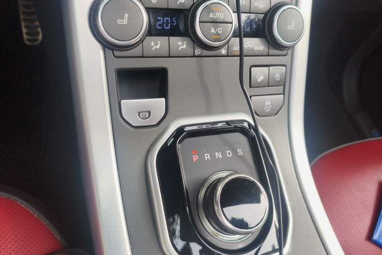 Used Land Rover Range Evoque 2018 240 PS HSE DYNAMIC Convertible Gear Lever