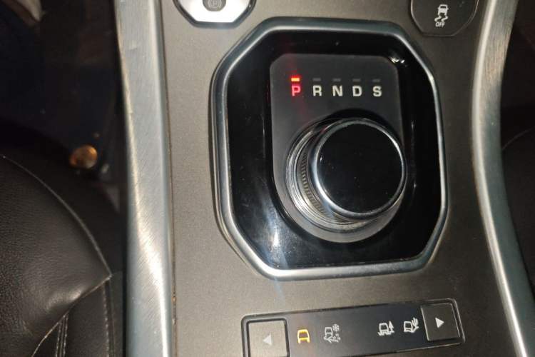 Used Land Rover Range Evoque 2018 240 PS SE Smart Brilliance Edition Gear Lever