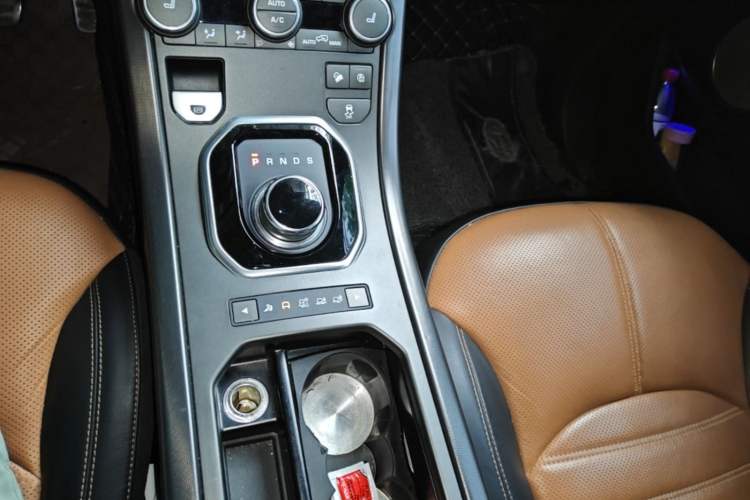 Used Land Rover Range Evoque 2018 240 PS HSE DYNAMIC All-Wheel Drive Edition Gear Lever