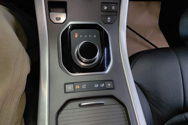 Used Land Rover Range Evoque 2018 240PS PURE Style Edition Gear Lever