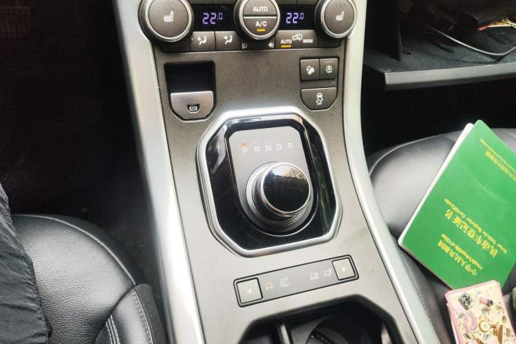 Used Land Rover Range Evoque 2018 240 PS SE Smart Brilliance Edition Gear Lever
