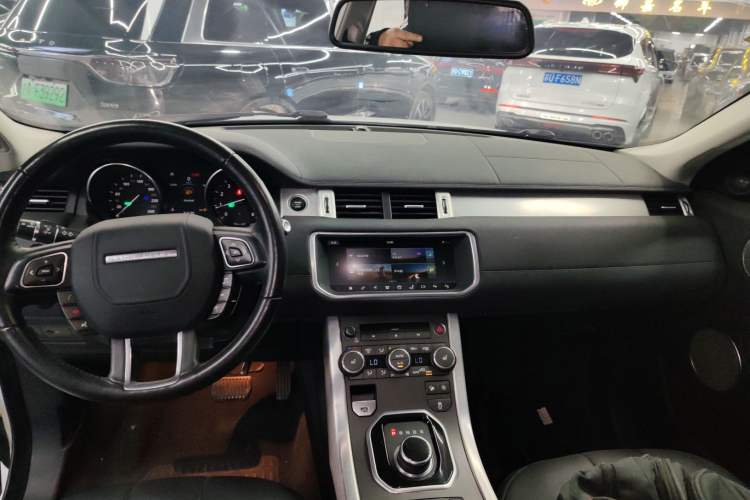 Used Land Rover Range Evoque 2018 240 PS SE Smart Brilliance Edition Gear Lever