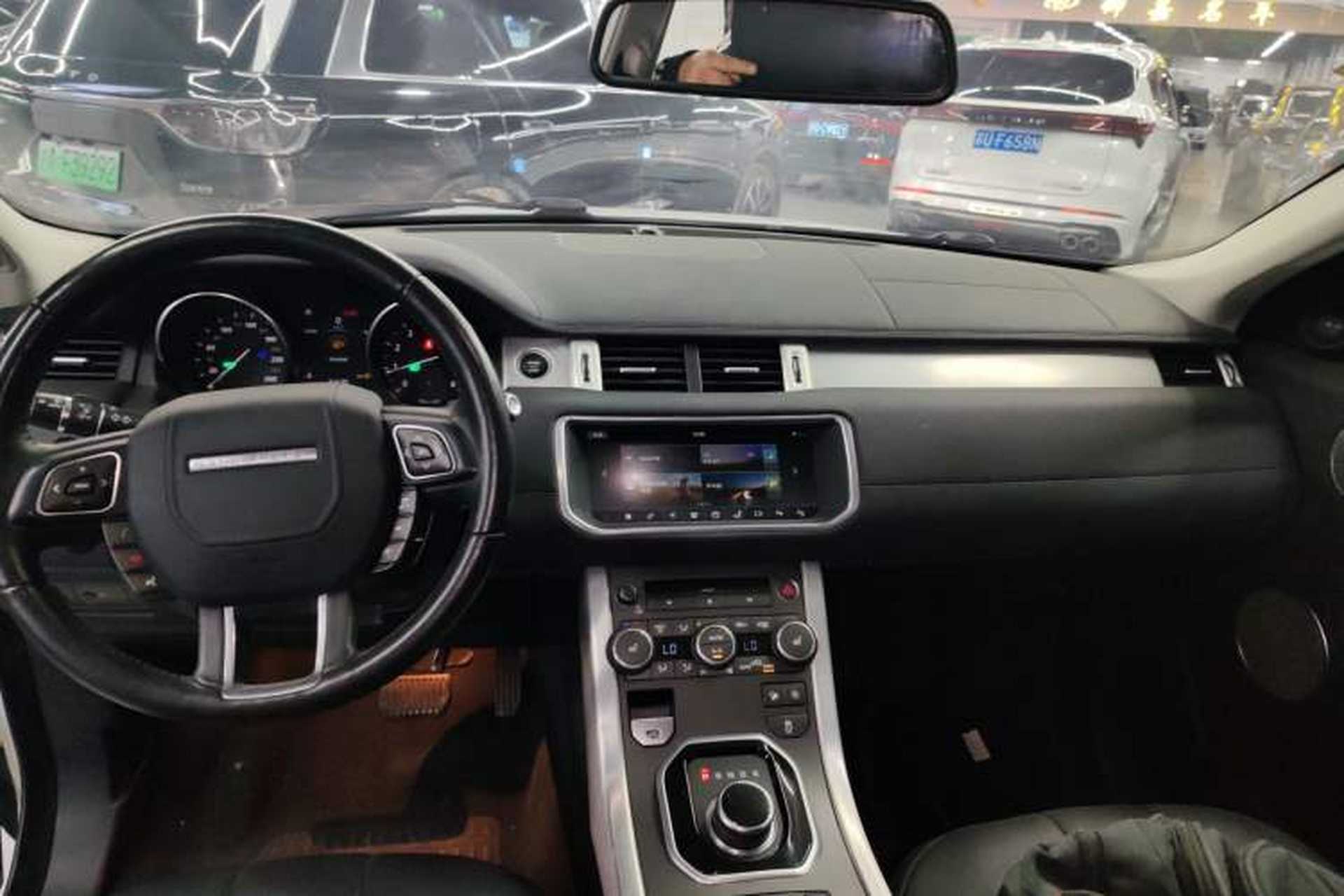 Used Land Rover Range Evoque 2018 240 PS SE Smart Brilliance Edition Gear Lever