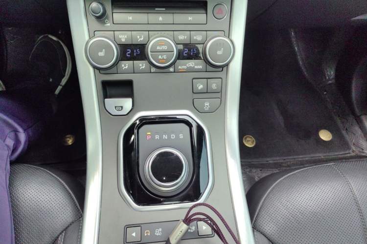 Used Land Rover Range Evoque 2018 240 PS SE DYNAMIC Smart Edition Gear Lever