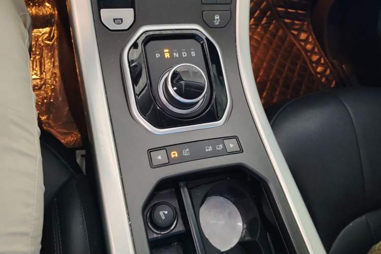 Used Land Rover Range Evoque 2018 240 PS SE Smart Brilliance Edition Gear Lever