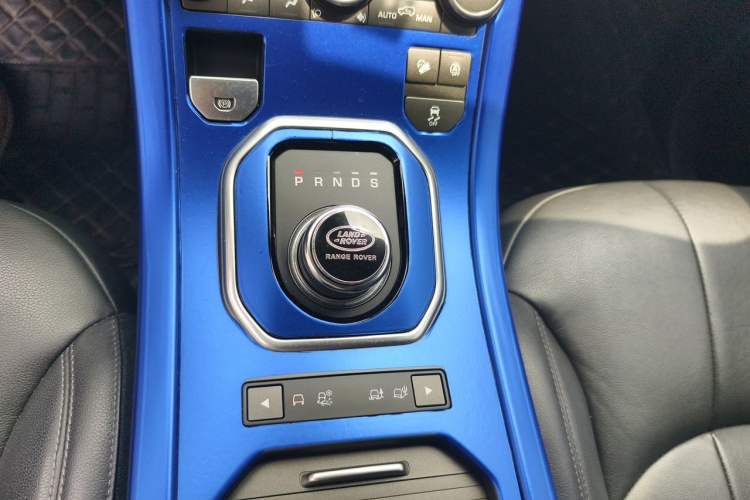 Used Land Rover Range Evoque 2018 240PS PURE Style Edition Gear Lever