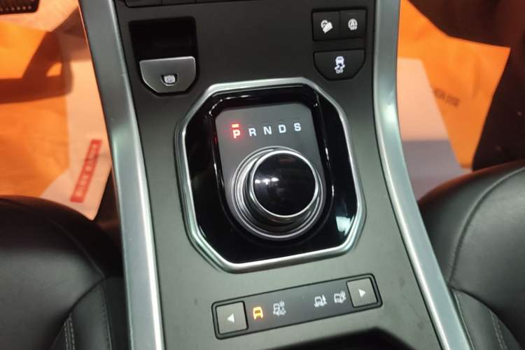 Used Land Rover Range Evoque 2018 240PS PURE Style Edition Gear Lever