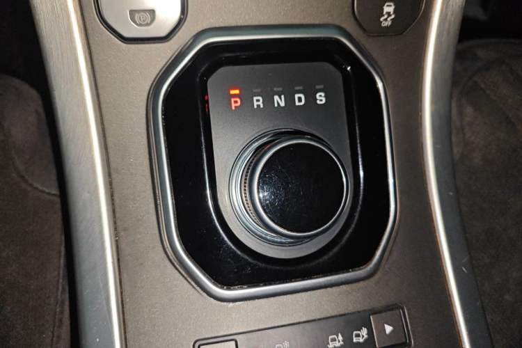 Used Land Rover Range Evoque 2018 240 PS SE Smart Brilliance Edition Gear Lever