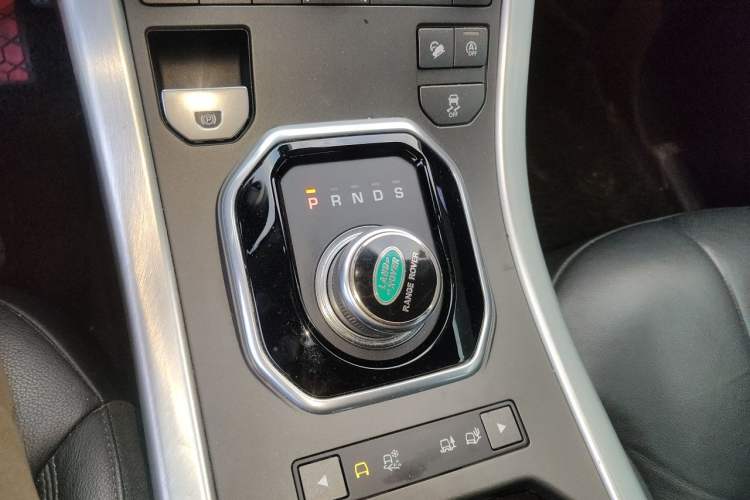 Used Land Rover Range Evoque 2018 240PS PURE Style Edition Gear Lever